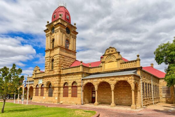 Oudtshoorn, hotels en omgeving